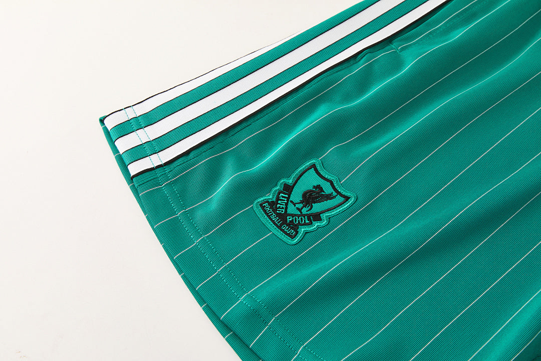Kit Liverpool Icons Verde 25/26 Uomo | Kit da Calcio - CalcioVivo