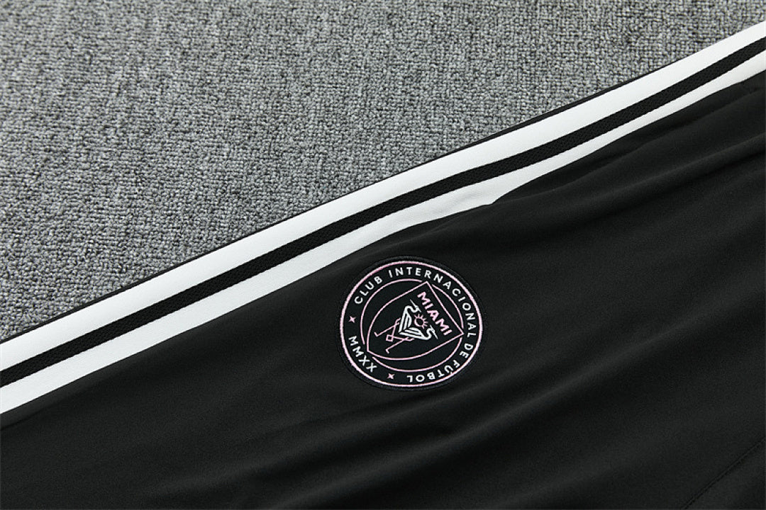 Tuta Inter Miami Nero Half-Zip 26/27 Uomo | Tuta da Calcio - CalcioVivo