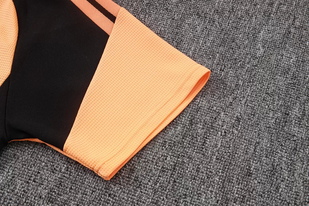 Completino Polo Arsenal 26/27 Uomo Nero/Arancione | Kit Allenamento - CalcioVivo