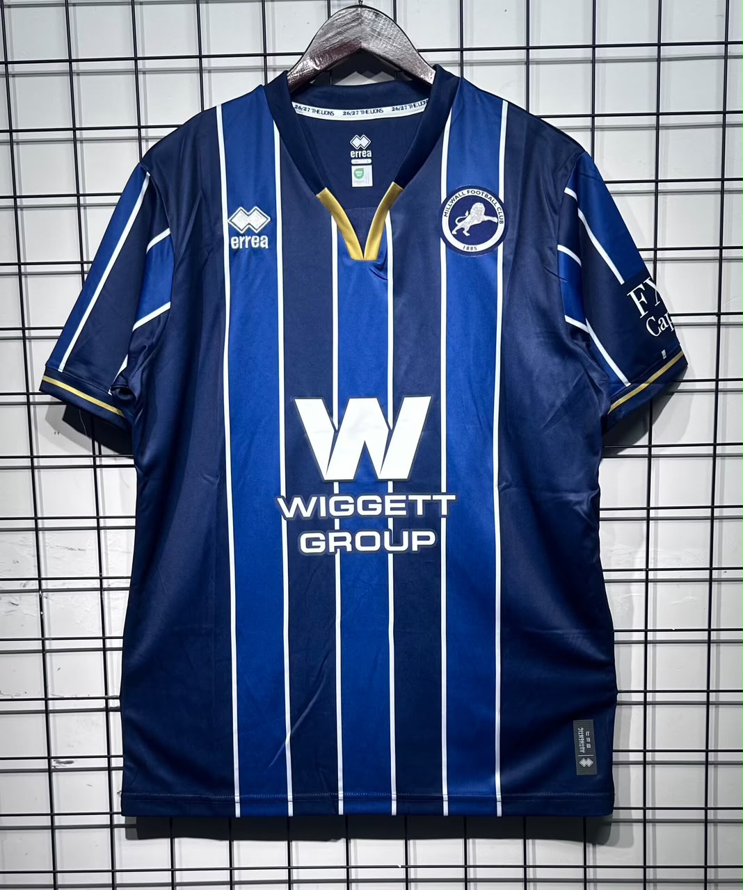 Maglia Millwall Home 26/27 Uomo | Maglia da Calcio - CalcioVivo
