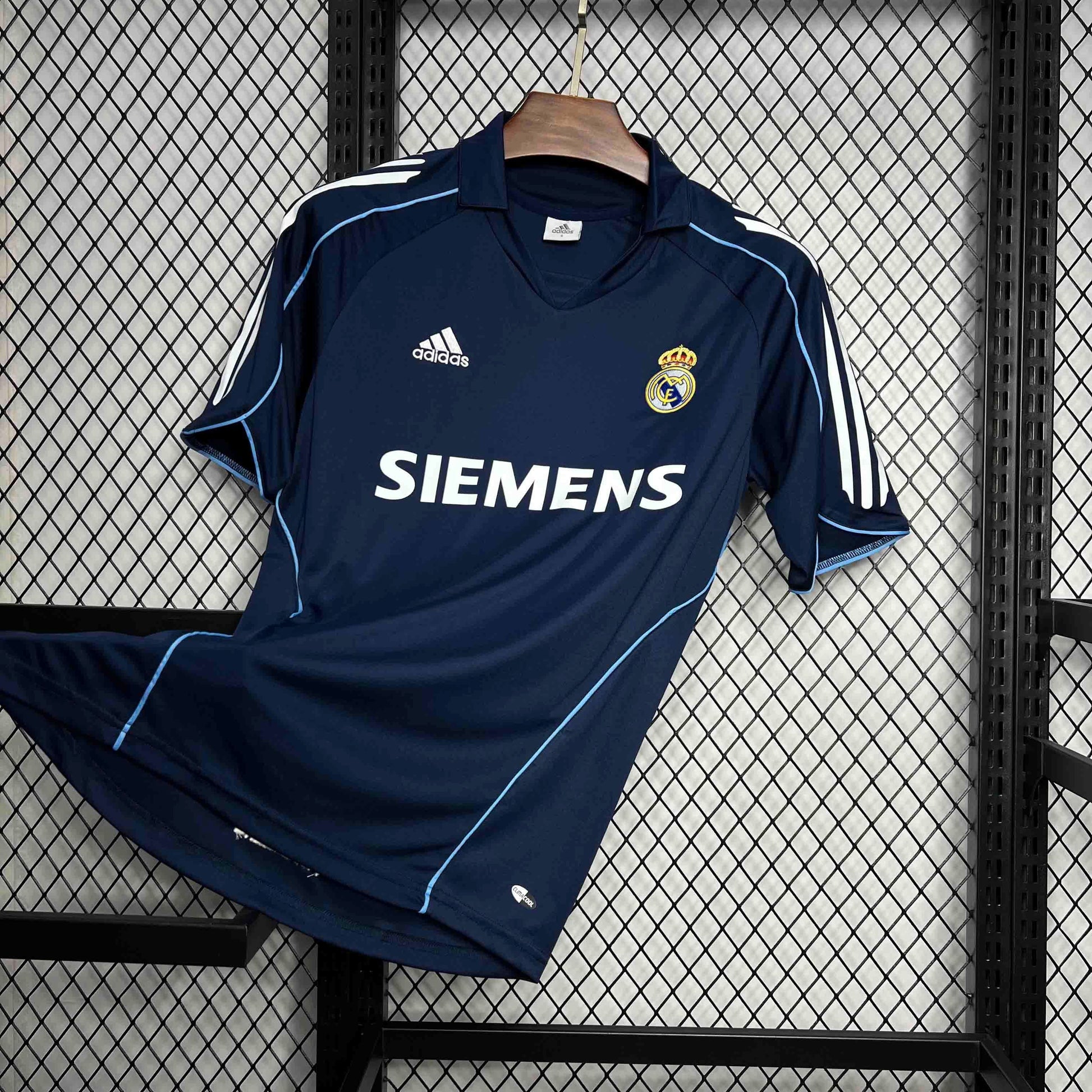 Real Madrid Away Jersey 05/06 Retro - CalcioVivo