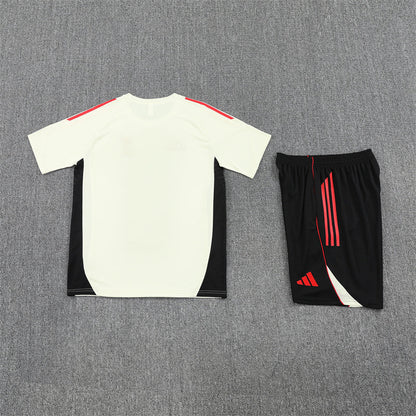 Kit Shirt + Shorts Liverpool Off-White/Black 25/26