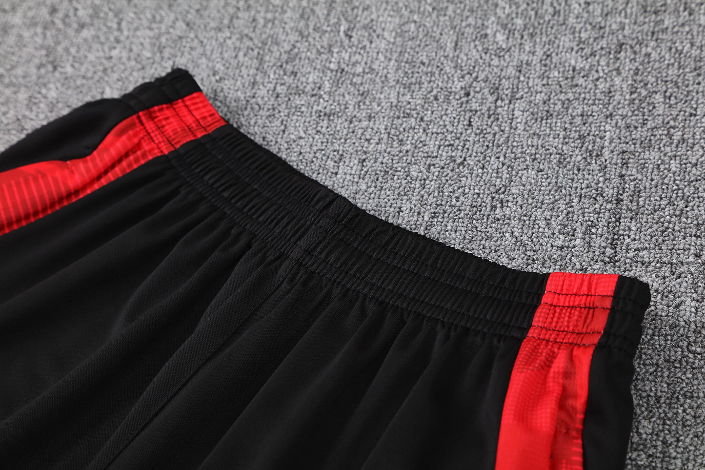 Manchester United White/Black Training Shirt + Shorts Kit 25/26