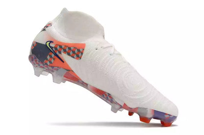 Nike Phantom Luna II FG Cleats