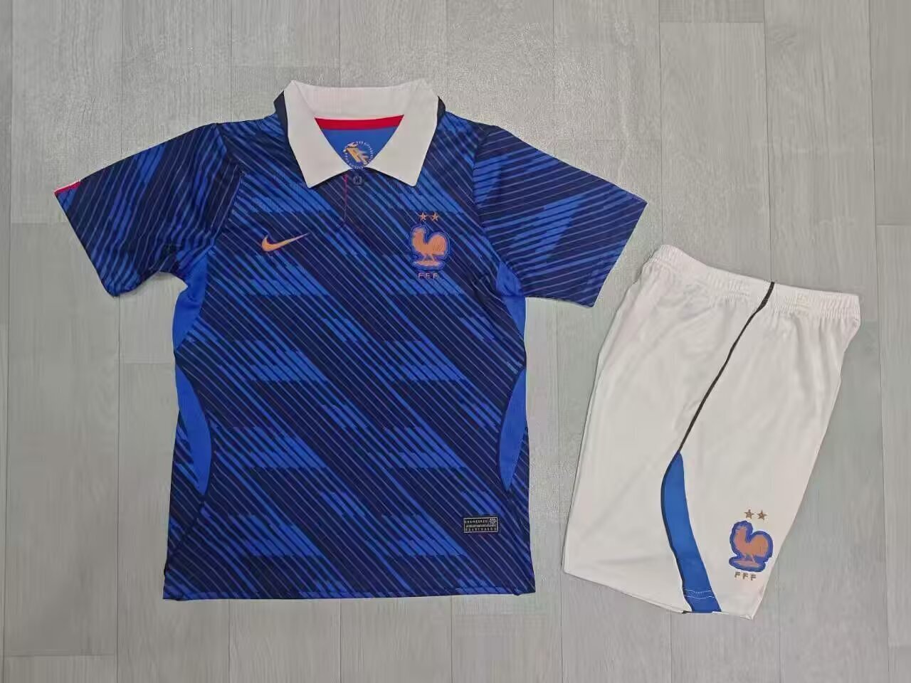 Kit Bambino Francia Home 2026 | Kit da Calcio - CalcioVivo