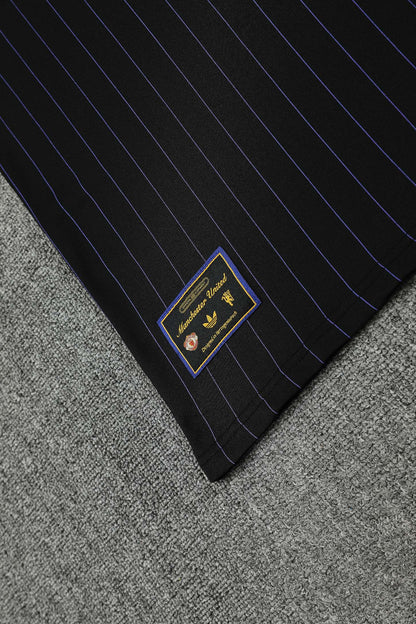 Kit Shirt + Shorts Manchester United Black/Gold 25/26