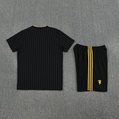 Kit Shirt + Shorts Manchester United Black/Gold 25/26