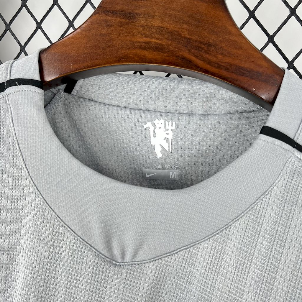 Manchester United 2007-08 Grey Goalkeeper Retro Jersey