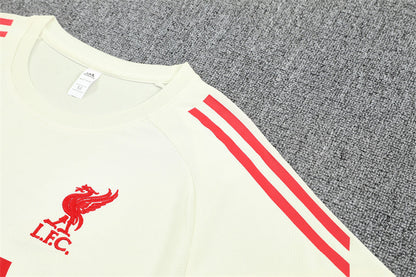 Kit Shirt + Shorts Liverpool Off-White/Black 25/26