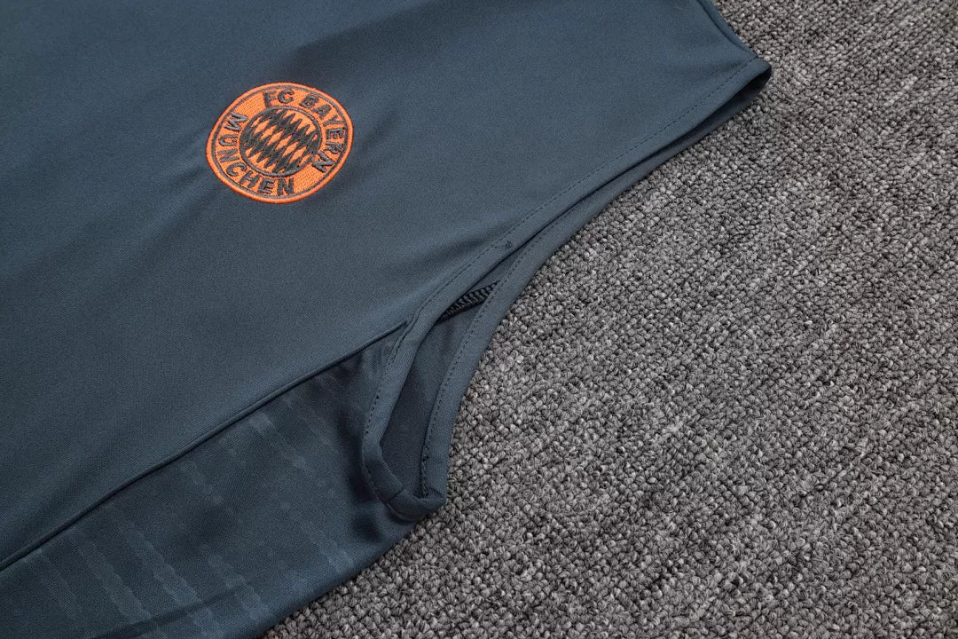 Completino Canottiera Bayern MŸnchen 25/26 Uomo Blu Petrolio | Kit Allenamento - CalcioVivo