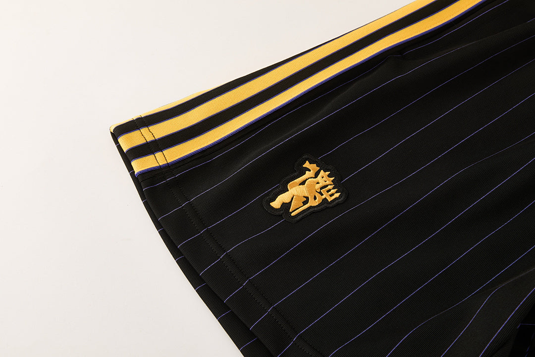 Completino Manica Corta Manchester United Icons 25/26 Uomo | Kit Allenamento - CalcioVivo