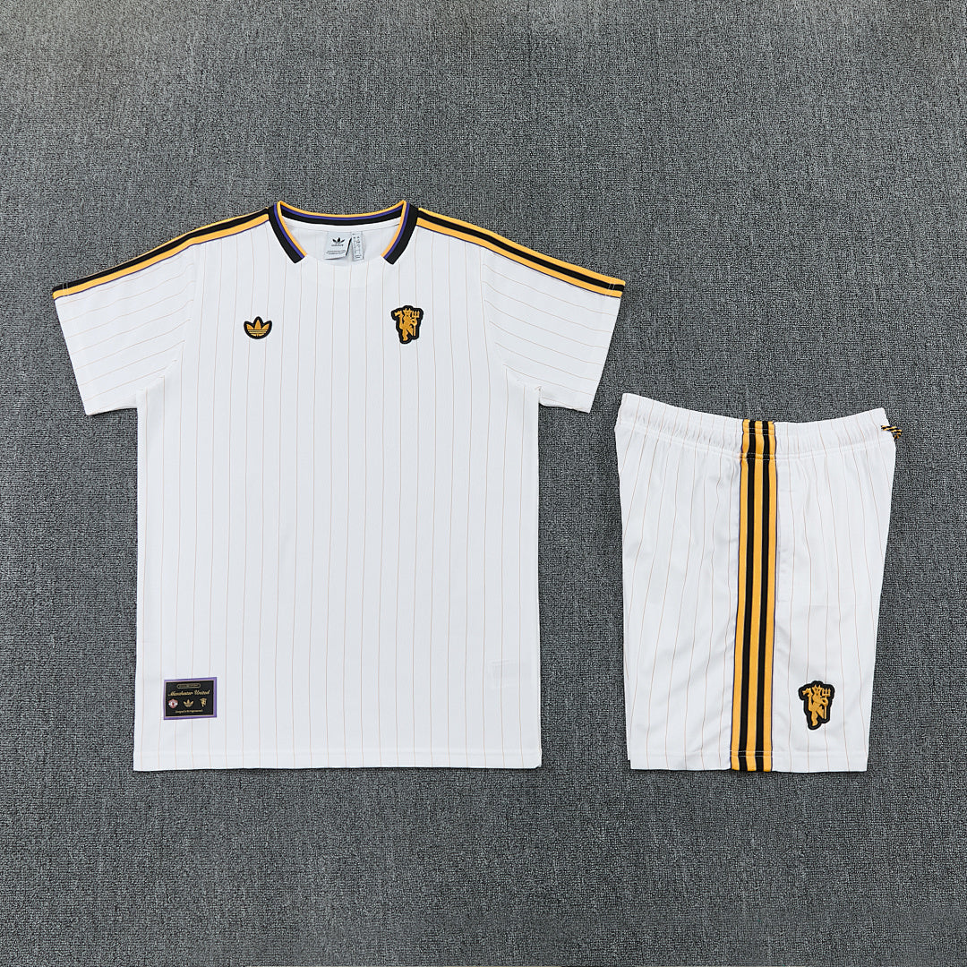 Completino Manica Corta Manchester United Icons 25/26 Uomo | Kit Allenamento - CalcioVivo