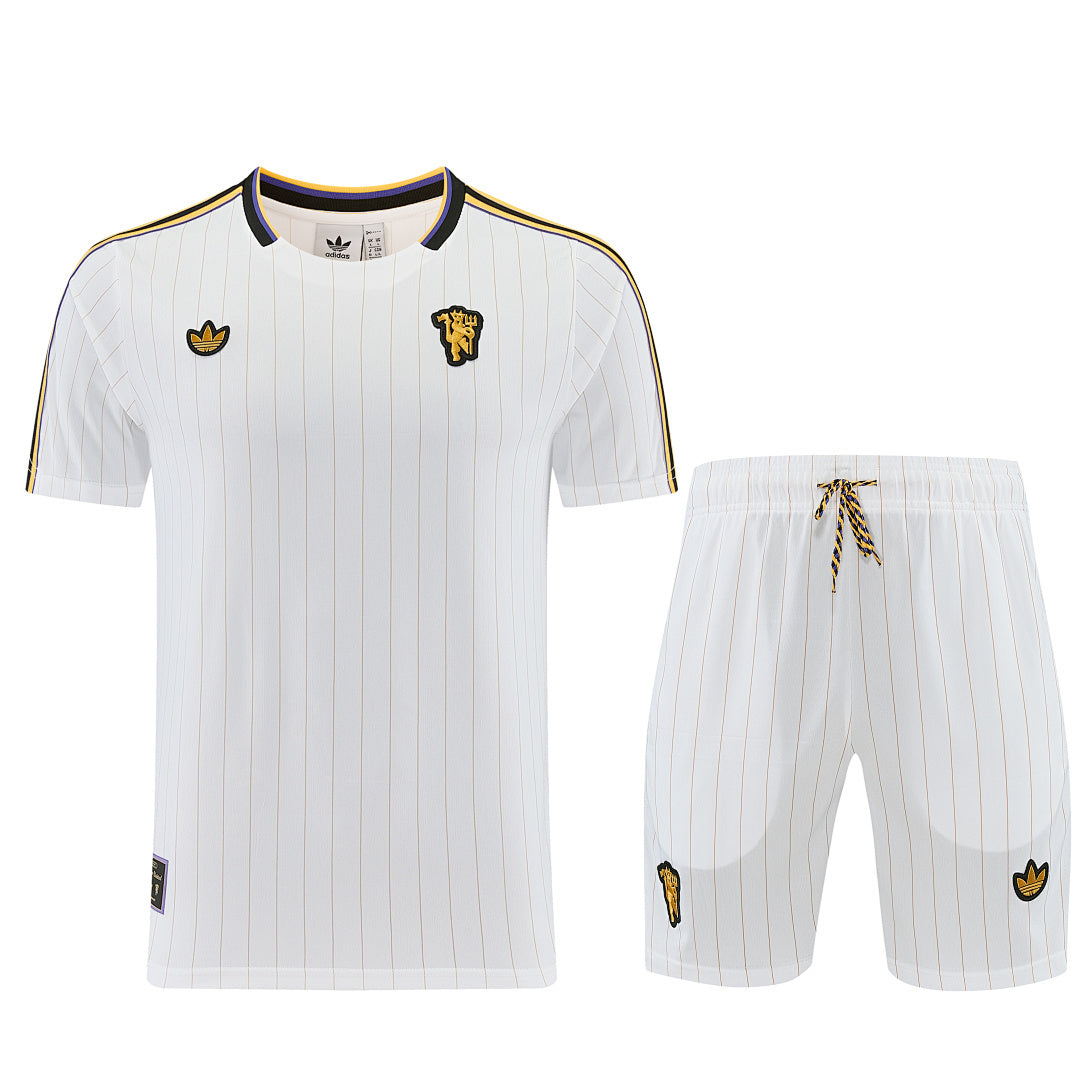 Completino Manica Corta Manchester United Icons 25/26 Uomo | Kit Allenamento - CalcioVivo