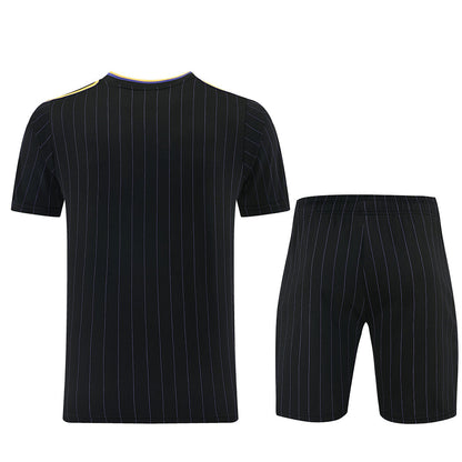 Completino Manica Corta Manchester United Icons 25/26 Uomo | Kit Allenamento - CalcioVivo