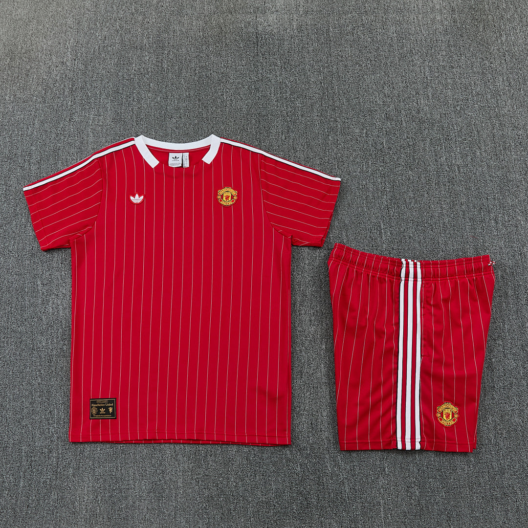Completino Manica Corta Manchester United Icons 25/26 Uomo | Kit Allenamento - CalcioVivo