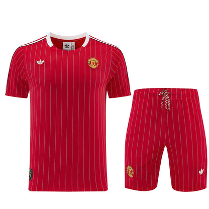 Completino Manica Corta Manchester United Icons 25/26 Uomo | Kit Allenamento - CalcioVivo