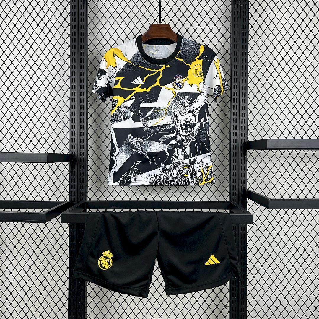Kit Bambino Real Madrid x Marvel 25/26 | Kit da Calcio - CalcioVivo