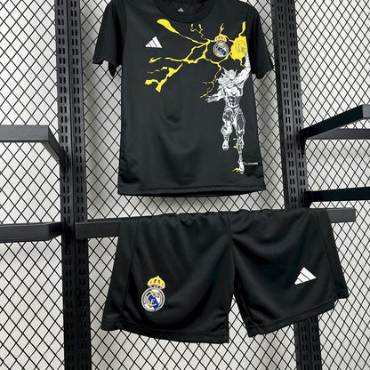 Kit Bambino Real Madrid x Marvel Nero 25/26 | Kit da Calcio - CalcioVivo