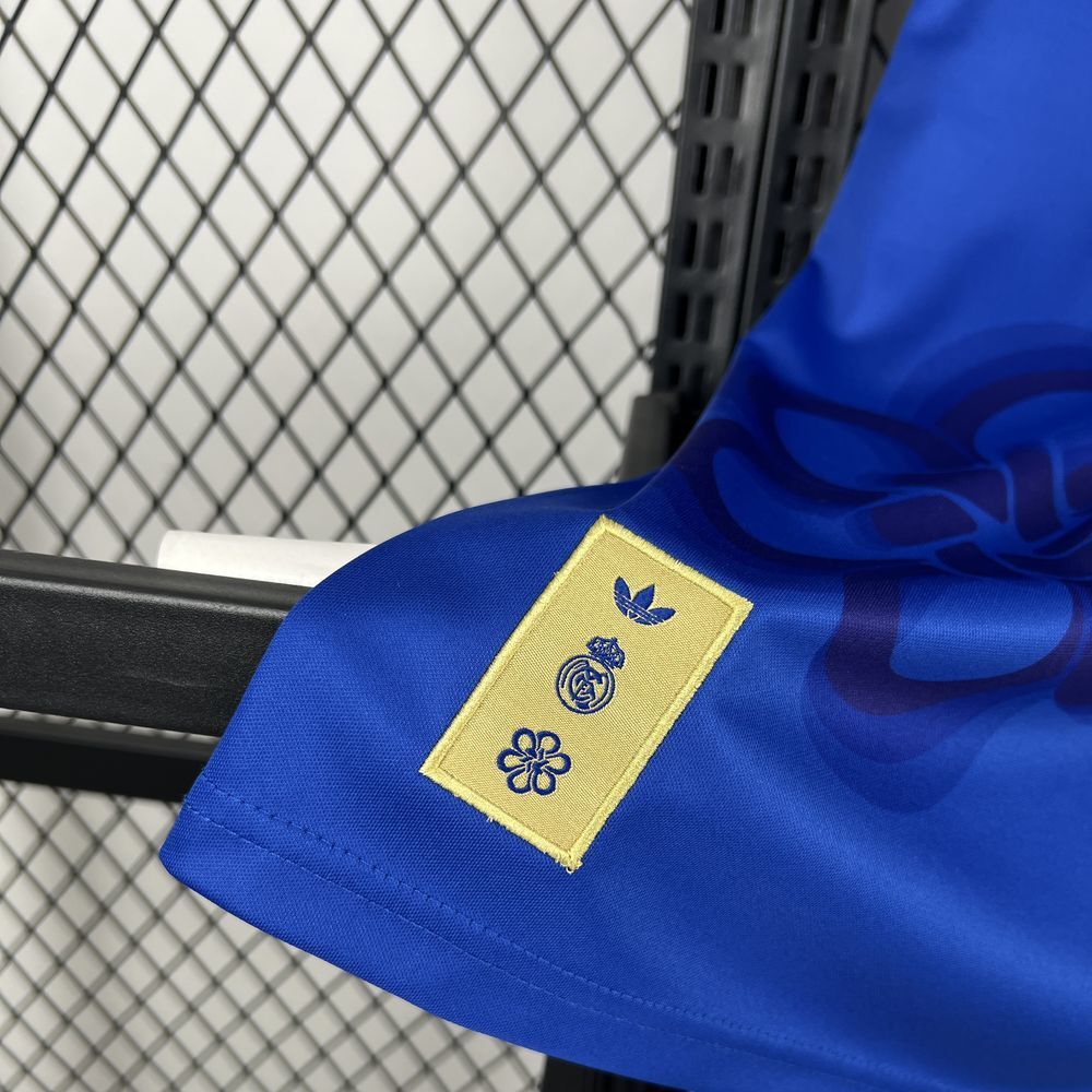 Maglia Real Madrid Pre-Match CNY 25/26 Uomo | Maglia da Calcio - CalcioVivo