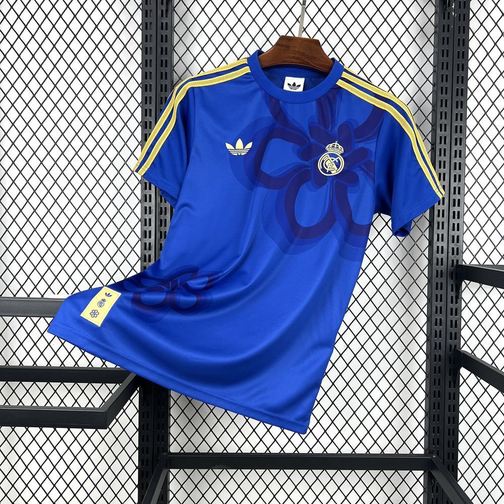 Maglia Real Madrid Pre-Match CNY 25/26 Uomo | Maglia da Calcio - CalcioVivo