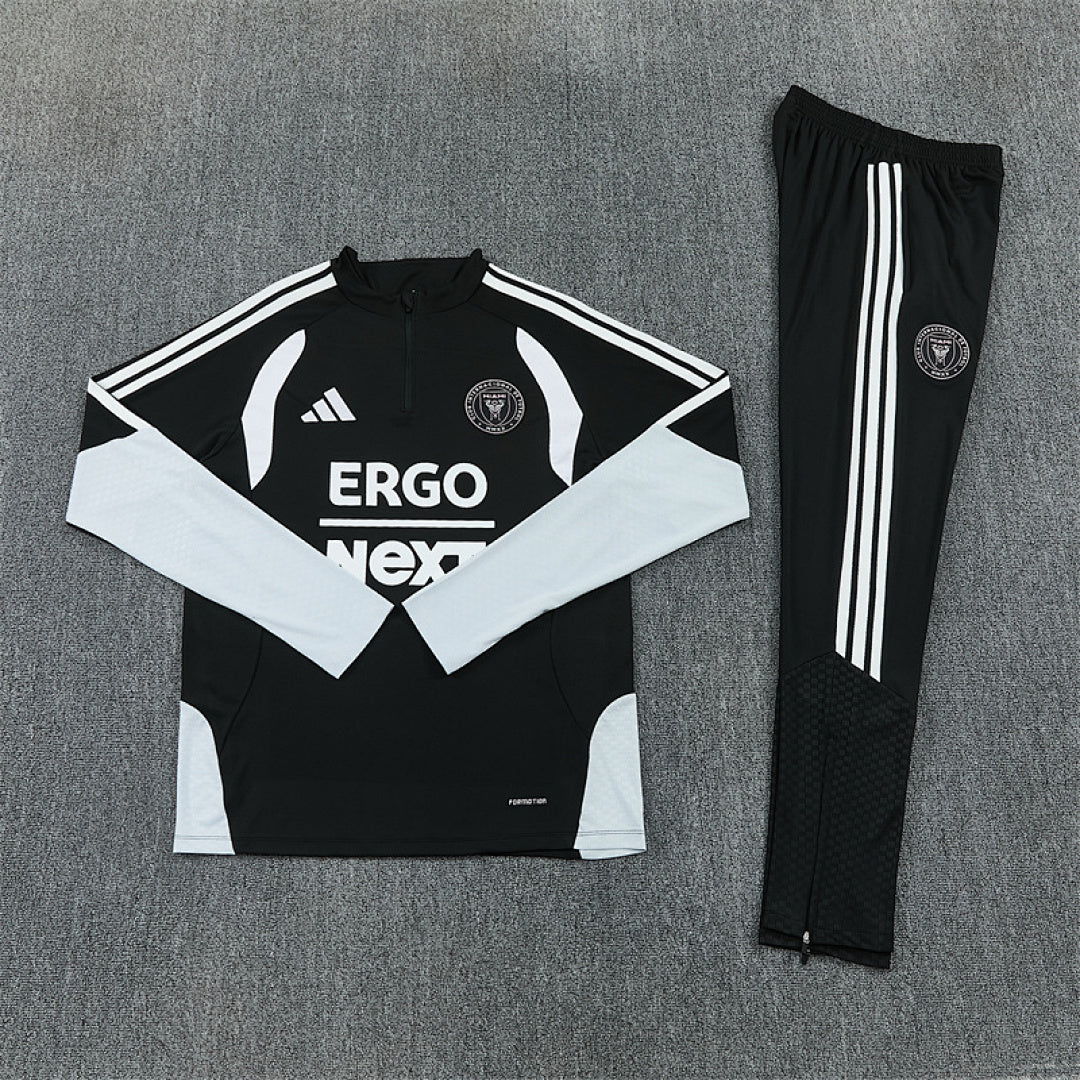 Tuta Inter Miami Nero Half-Zip 26/27 Uomo | Tuta da Calcio - CalcioVivo