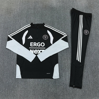 Tuta Inter Miami Nero Half-Zip 26/27 Uomo | Tuta da Calcio - CalcioVivo
