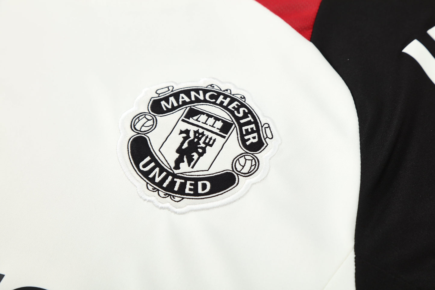 Manchester United White/Black Training Shirt + Shorts Kit 25/26