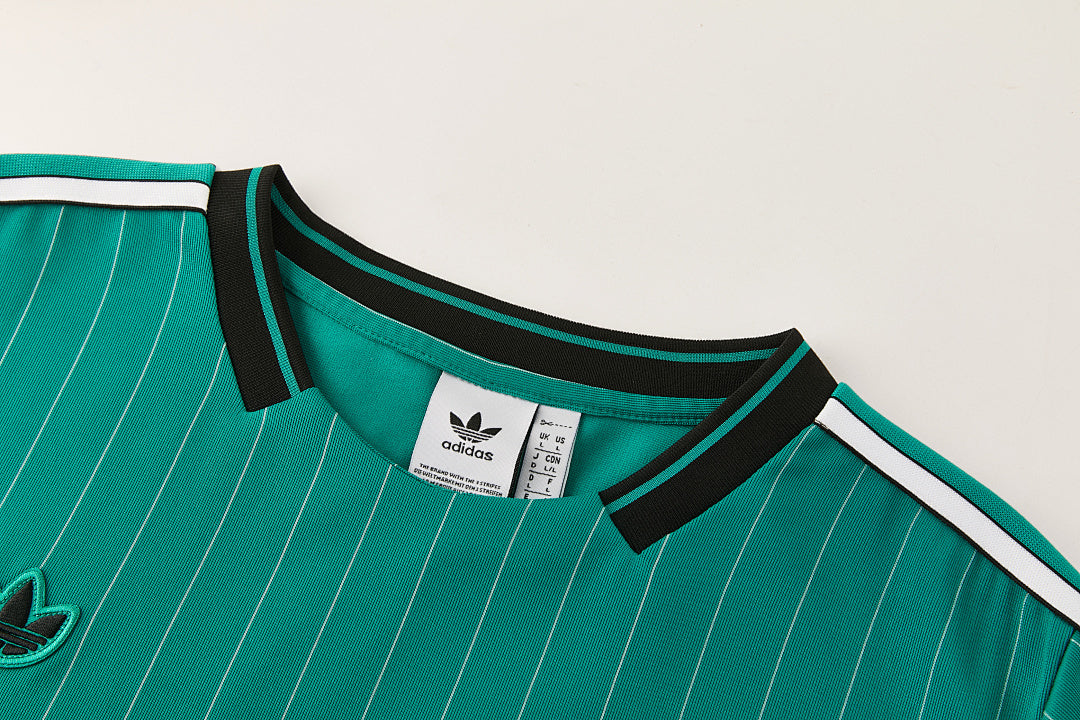 Kit Liverpool Icons Verde 25/26 Uomo | Kit da Calcio - CalcioVivo