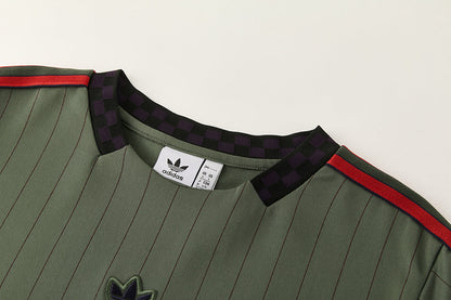 Kit Bayern Munich Icons Verde Scuro 25/26 Uomo | Kit da Calcio - CalcioVivo