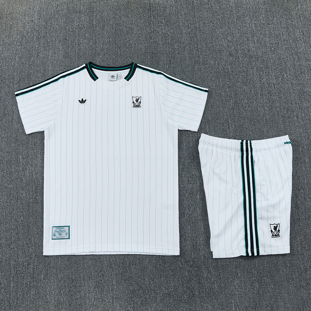 Kit Liverpool Icons Bianco 25/26 Uomo | Kit da Calcio - CalcioVivo