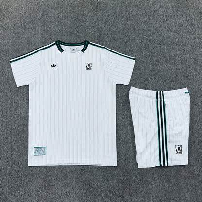 Kit Liverpool Icons Bianco 25/26 Uomo | Kit da Calcio - CalcioVivo
