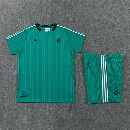 Kit Liverpool Icons Verde 25/26 Uomo | Kit da Calcio - CalcioVivo