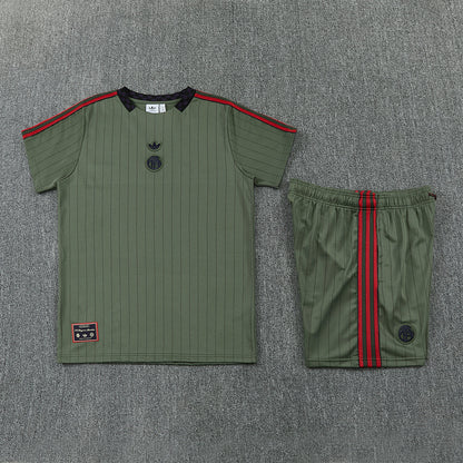 Kit Bayern Munich Icons Verde Scuro 25/26 Uomo | Kit da Calcio - CalcioVivo