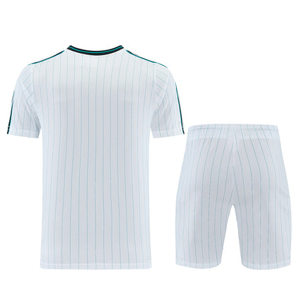 Kit Liverpool Icons Bianco 25/26 Uomo | Kit da Calcio - CalcioVivo