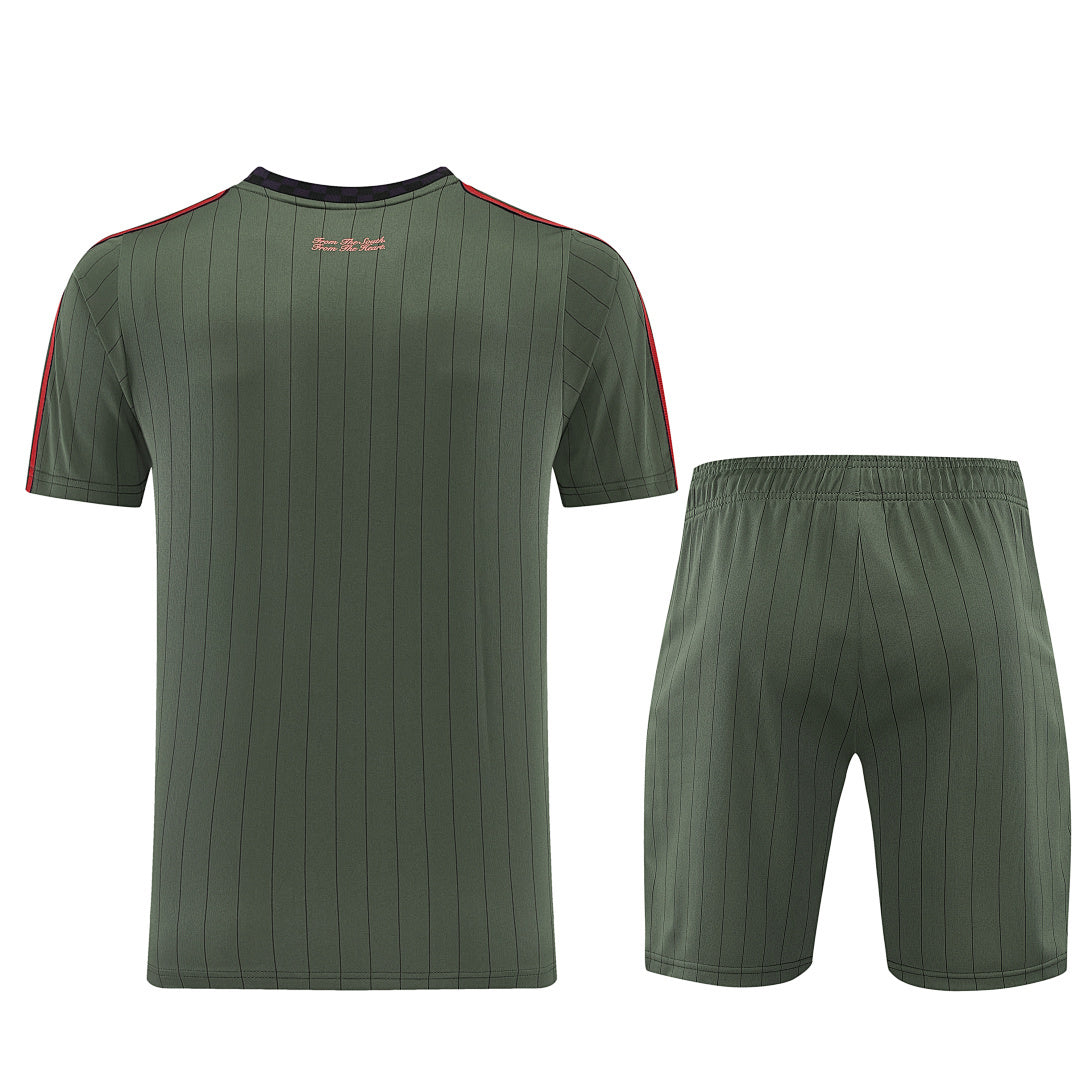 Kit Bayern Munich Icons Verde Scuro 25/26 Uomo | Kit da Calcio - CalcioVivo