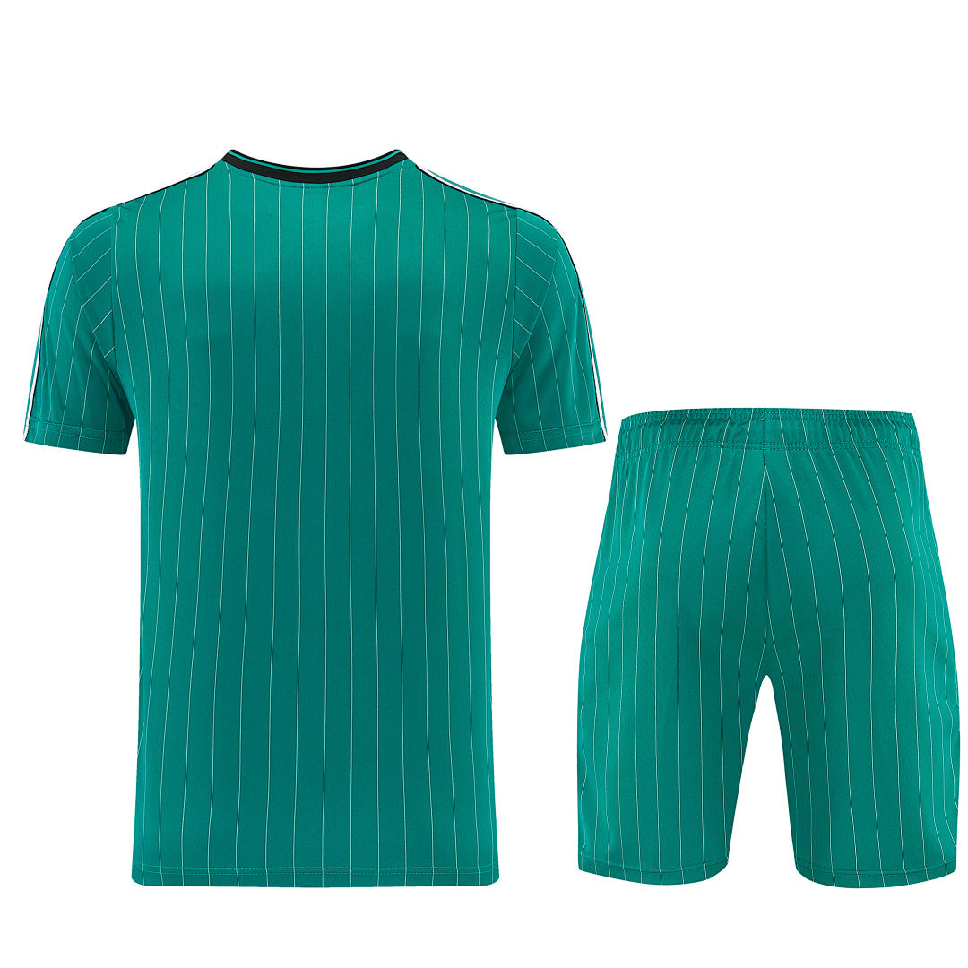 Kit Liverpool Icons Verde 25/26 Uomo | Kit da Calcio - CalcioVivo