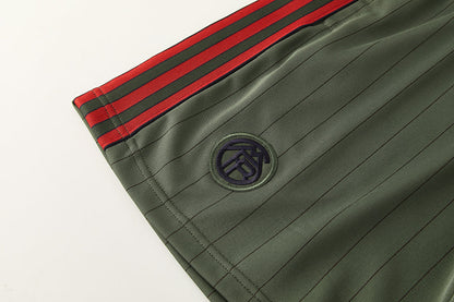 Kit Bayern Munich Icons Verde Scuro 25/26 Uomo | Kit da Calcio - CalcioVivo