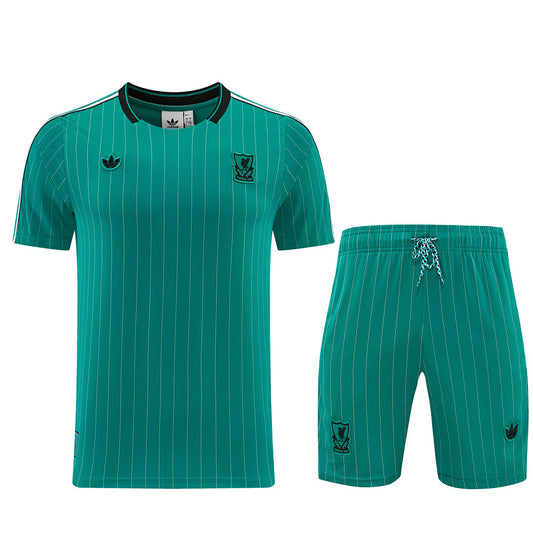 Kit Liverpool Icons Verde 25/26 Uomo | Kit da Calcio - CalcioVivo