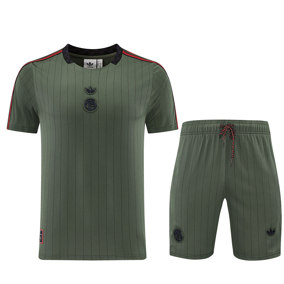 Kit Bayern Munich Icons Verde Scuro 25/26 Uomo | Kit da Calcio - CalcioVivo
