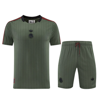 Kit Bayern Munich Icons Verde Scuro 25/26 Uomo | Kit da Calcio - CalcioVivo