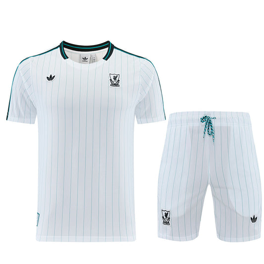 Kit Liverpool Icons Bianco 25/26 Uomo | Kit da Calcio - CalcioVivo