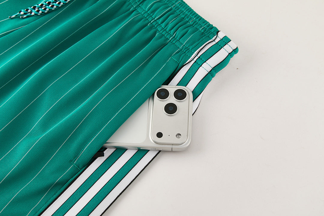 Kit Liverpool Icons Verde 25/26 Uomo | Kit da Calcio - CalcioVivo