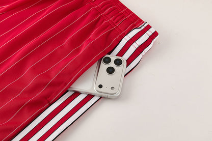 Completino Manica Corta Manchester United Icons 25/26 Uomo | Kit Allenamento - CalcioVivo