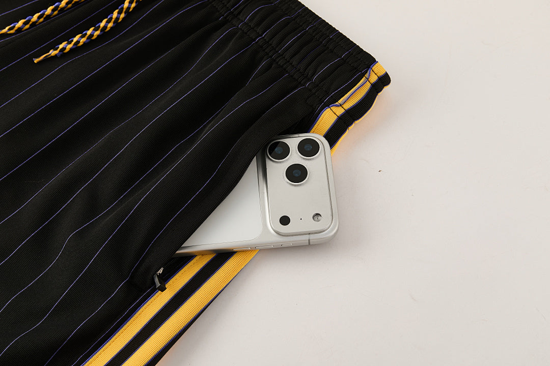 Completino Manica Corta Manchester United Icons 25/26 Uomo | Kit Allenamento - CalcioVivo