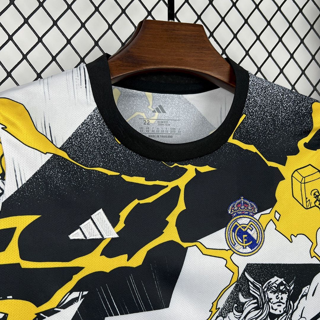 Kit Bambino Real Madrid x Marvel 25/26 | Kit da Calcio - CalcioVivo