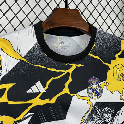 Kit Bambino Real Madrid x Marvel 25/26 | Kit da Calcio - CalcioVivo