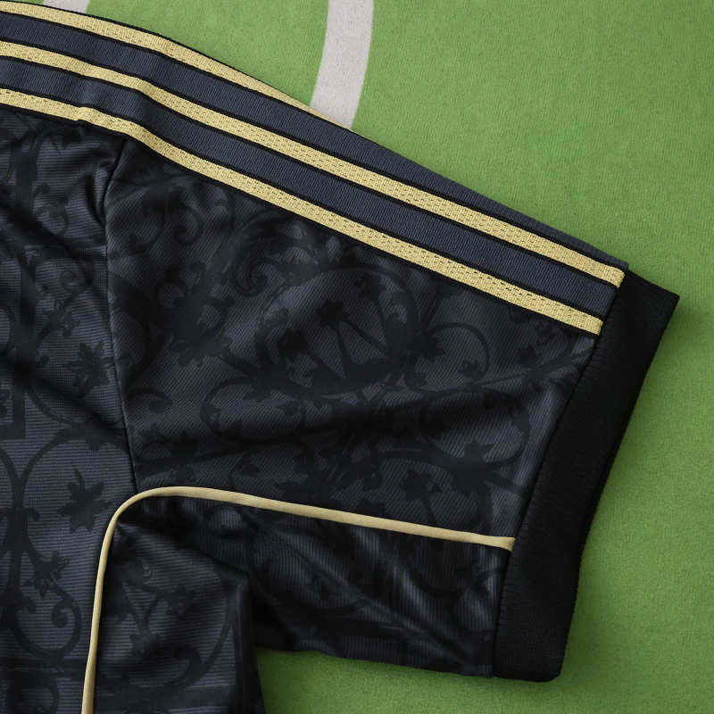 Liverpool Special Edition Black Gold Jersey 25/26