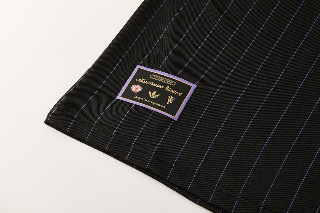 Completino Manica Corta Manchester United Icons 25/26 Uomo | Kit Allenamento - CalcioVivo