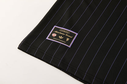Completino Manica Corta Manchester United Icons 25/26 Uomo | Kit Allenamento - CalcioVivo