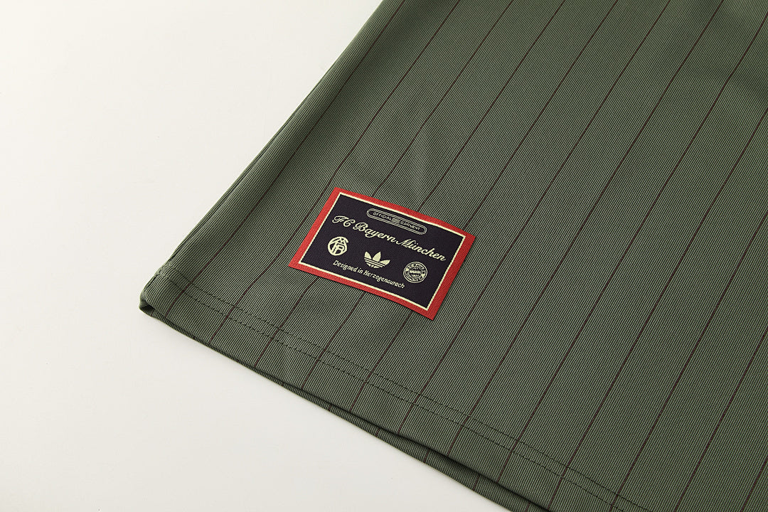 Kit Bayern Munich Icons Verde Scuro 25/26 Uomo | Kit da Calcio - CalcioVivo